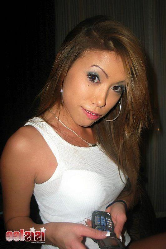 20P Pictures of teen Isis Lee flashing her tits and pussy