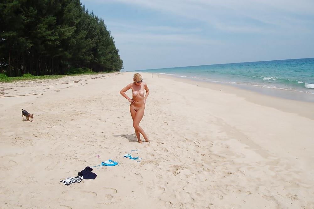 20P Naked beach 149.
