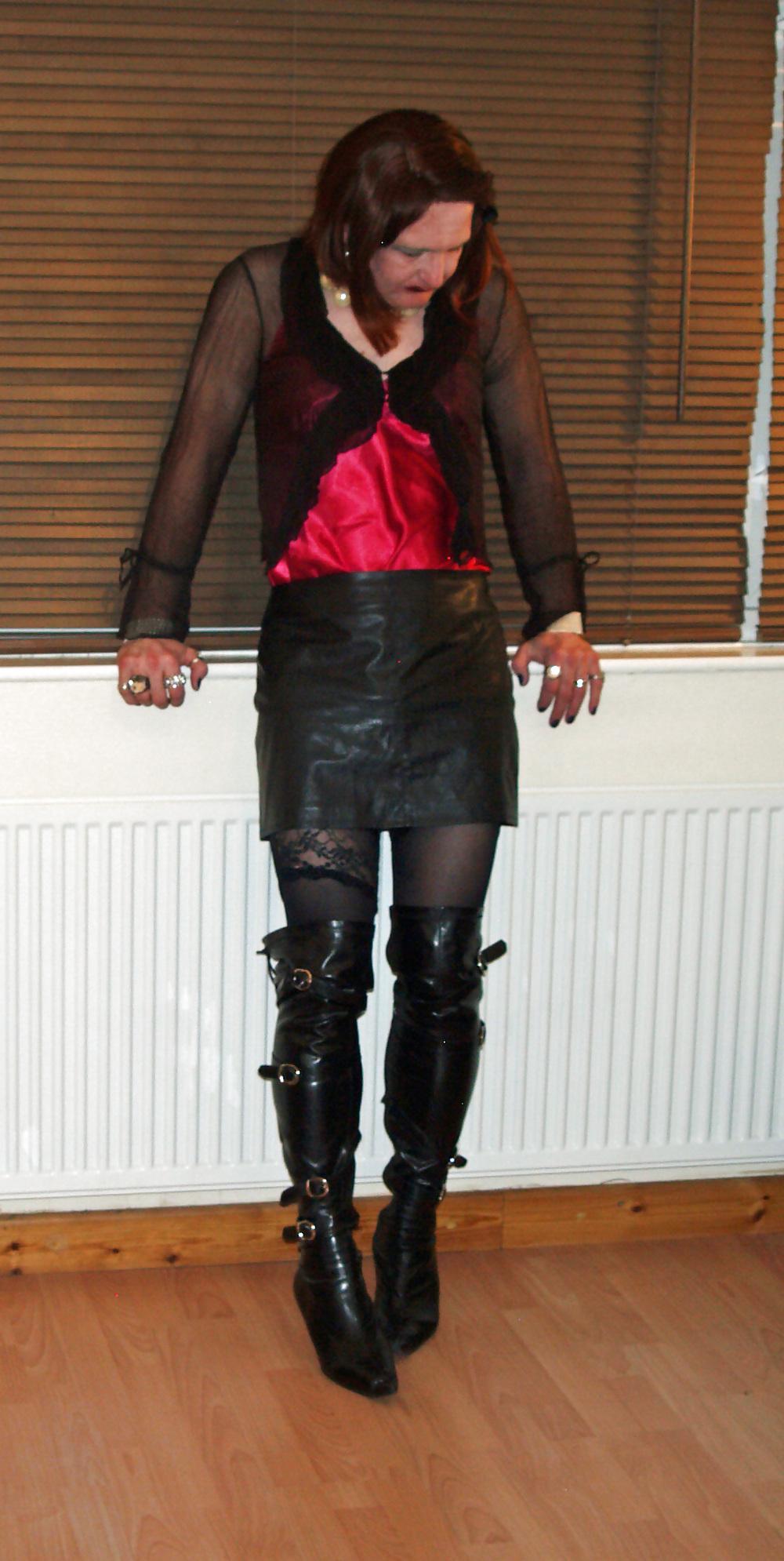 25P Patsy Damsel leather smoke slut