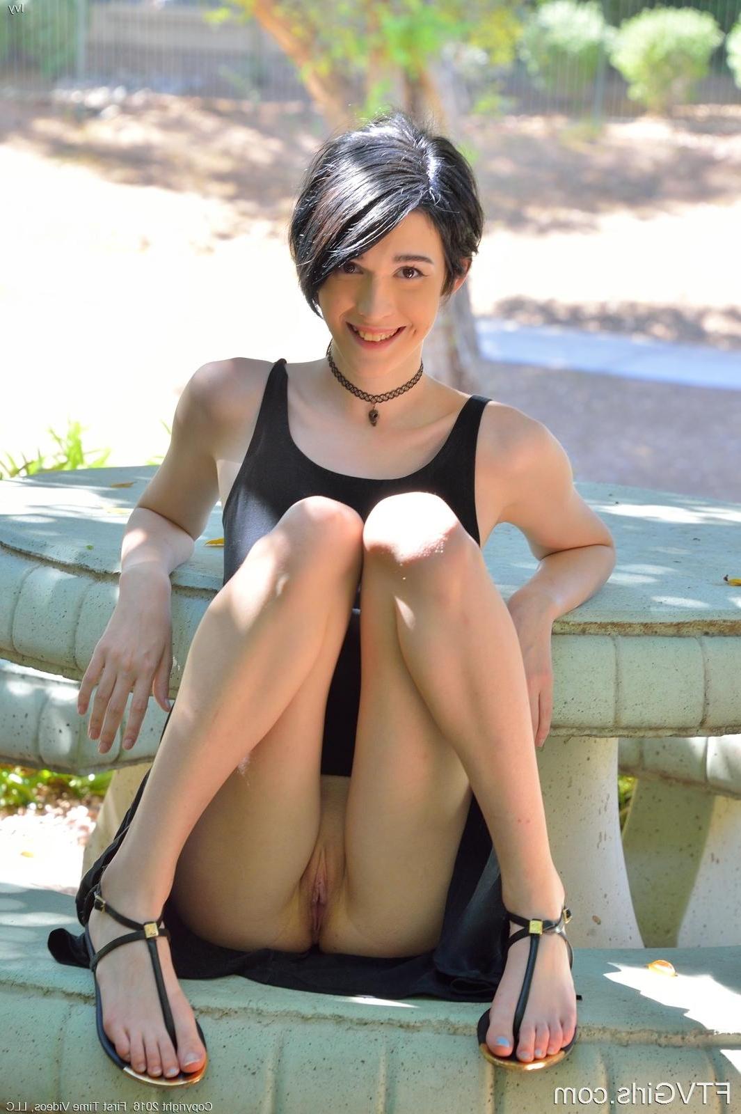 15P Pretty girl Ivy stuffs her pussy with fruit outside