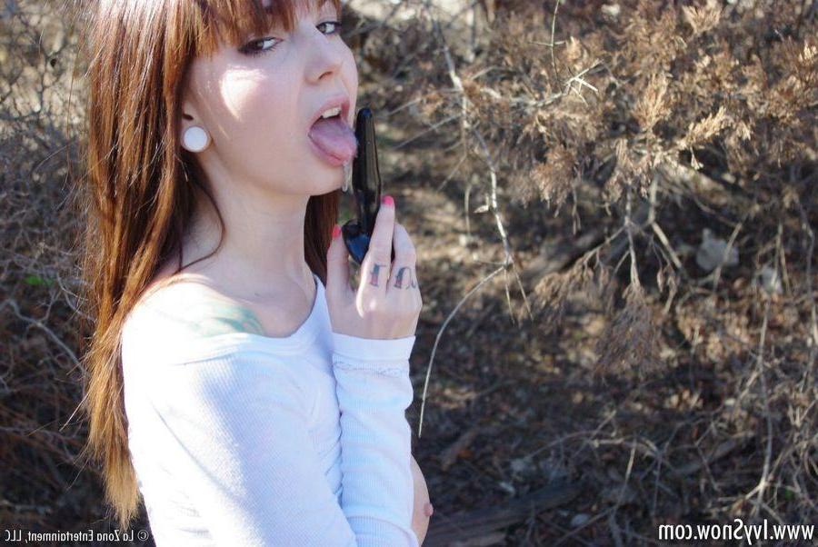 15P Pictures of Ivy Snow flashing outside