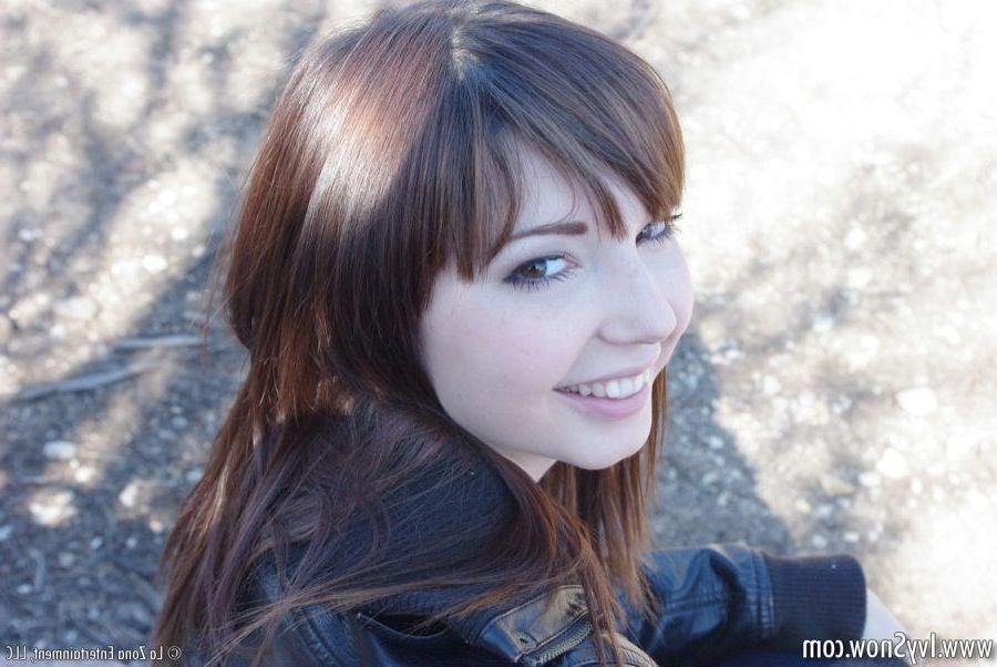 15P Pictures of Ivy Snow flashing outside