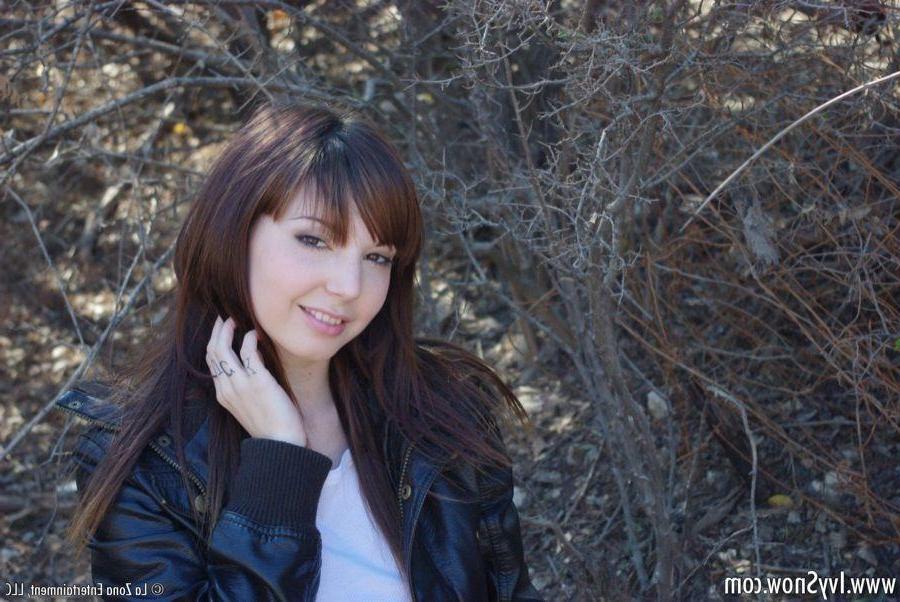 15P Pictures of Ivy Snow flashing outside