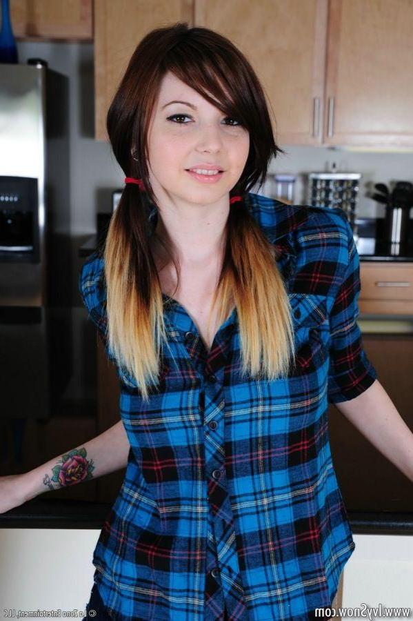 15P Pictures of teen nympho Ivy Snow fucking a dildo