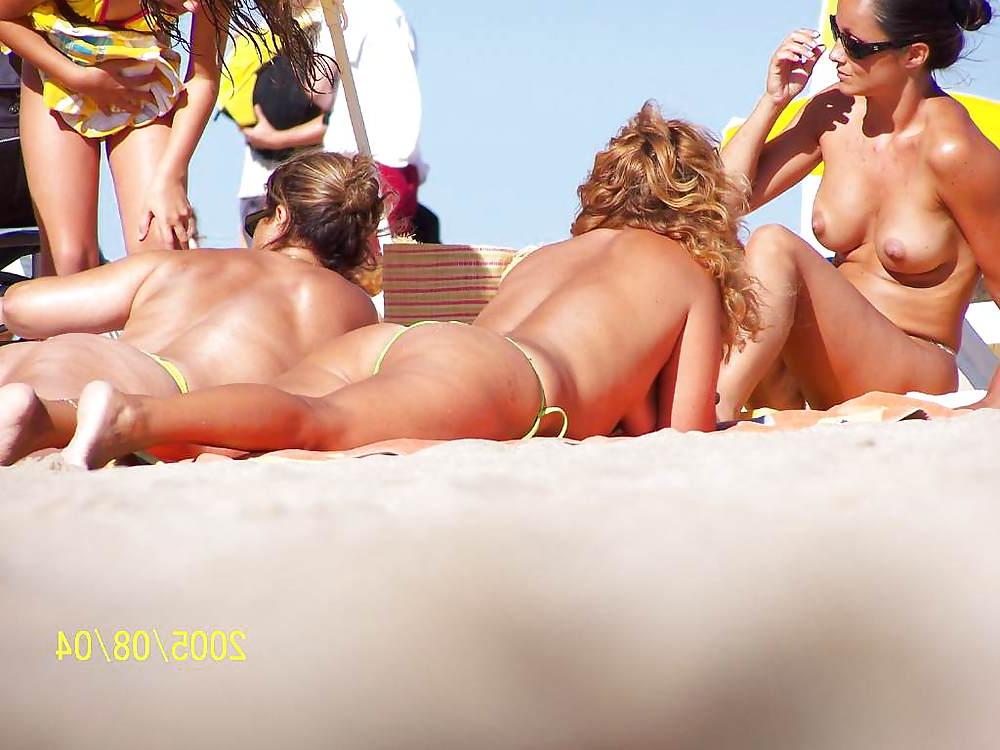 24P Nice mature woman and friends..