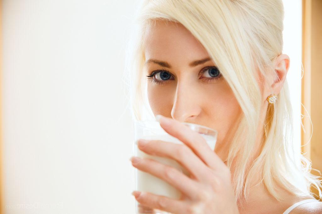16P Blonde teen Janelle B gives you her tight pussy in "Milk Me"