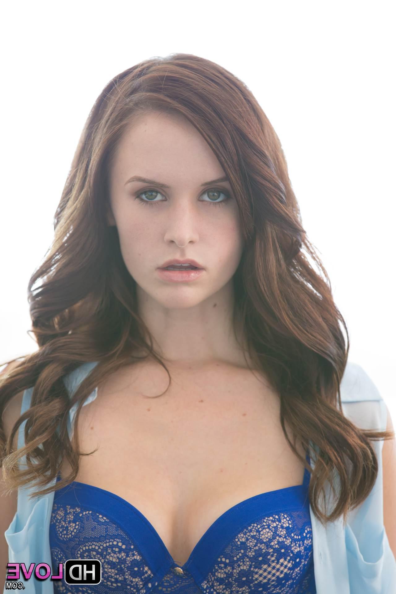 20P Hot brunette teen Jayden Taylors enjoys a deep hard pounding