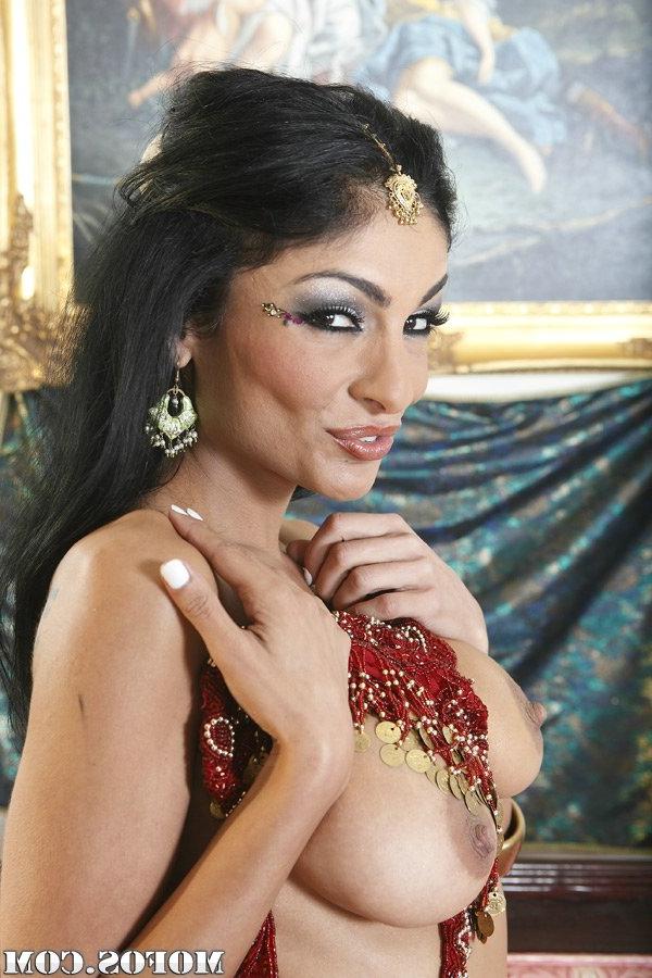 16P Gorgeous MILF babe Persia Pele spreading her legs to show her pussy