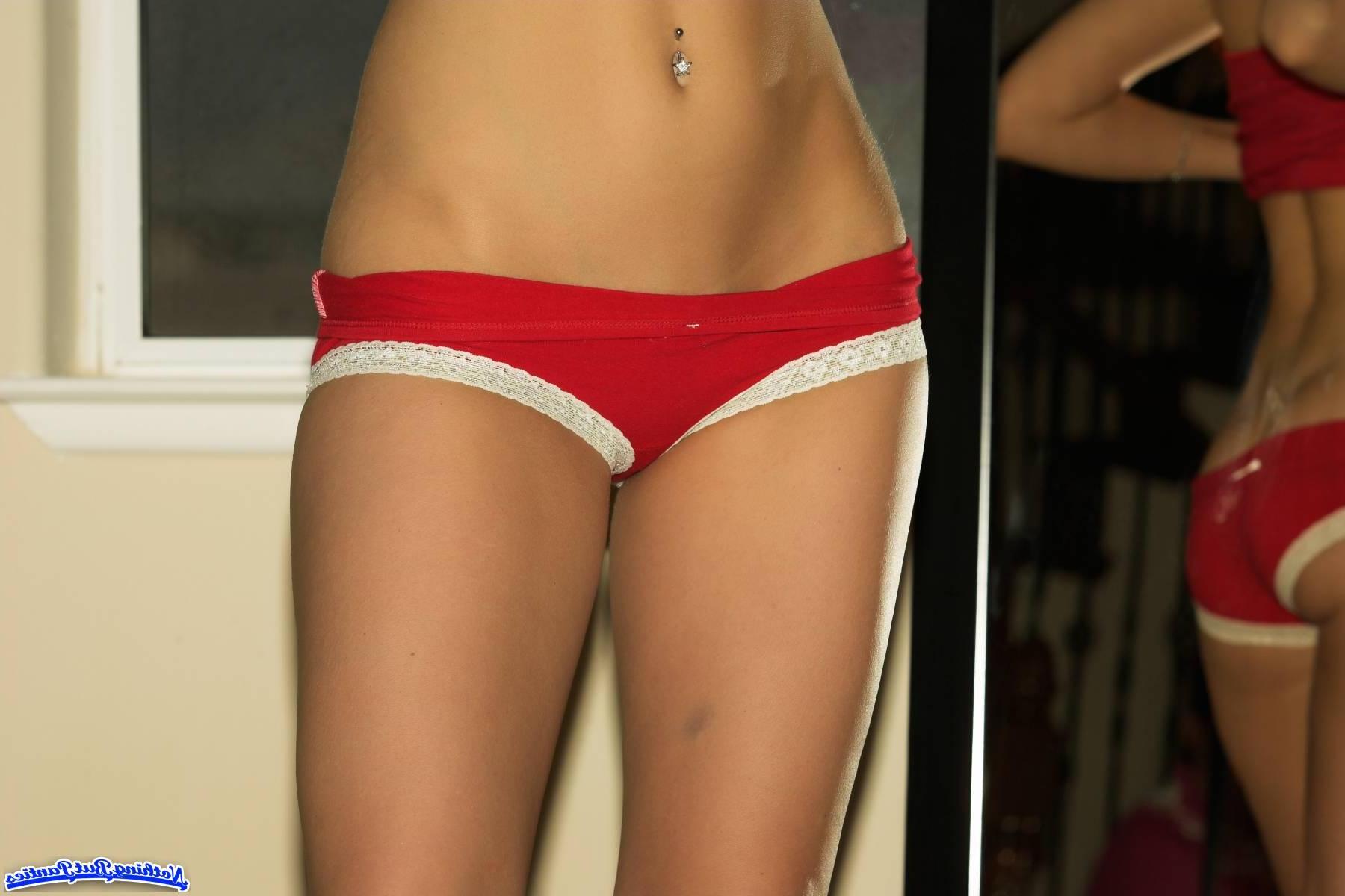 18P Pictures of blonde teen Jenny flashing her tits and pussy