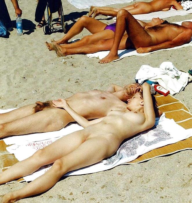 20P Naked beach 153.