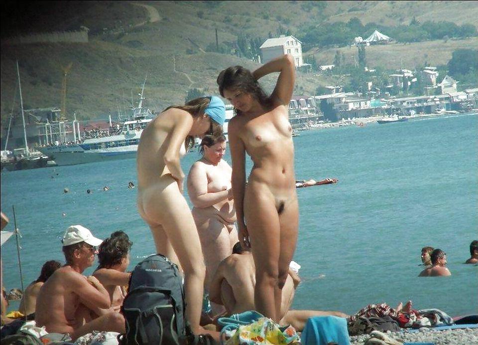 20P Naked beach 154.