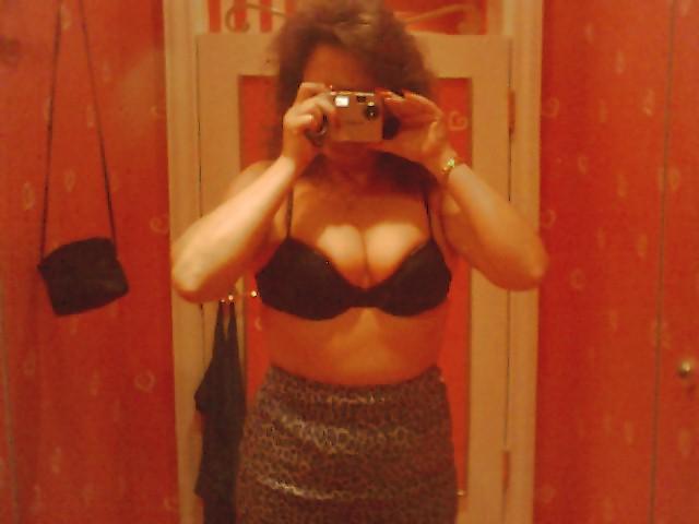 14P Flashing teasing milf 
