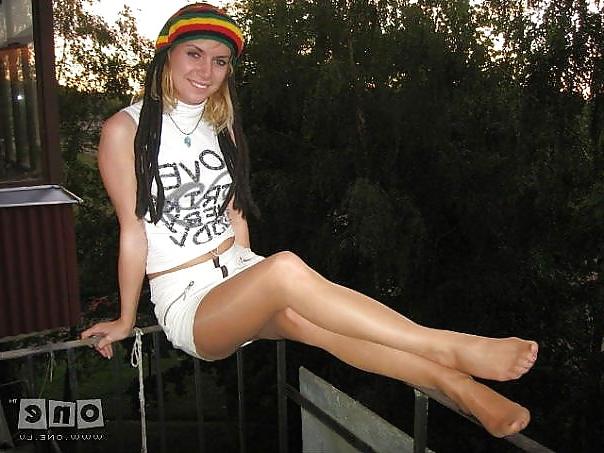 25P Nylon - upskirt - leg 5