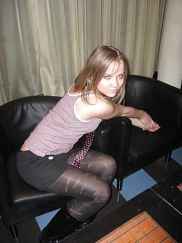 25P Nylon - upskirt - leg 5