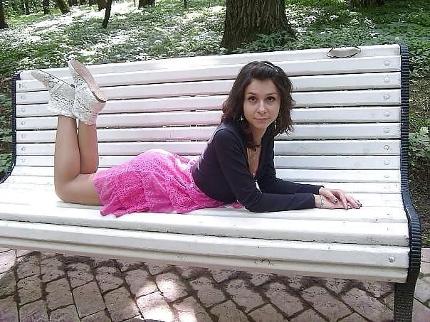25P Nylon - upskirt - leg 5