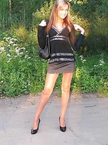 25P Nylon - upskirt - leg 5