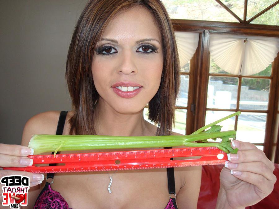 16P Latina MILF babe Shy Love spreading her wet pussy and showing her tits