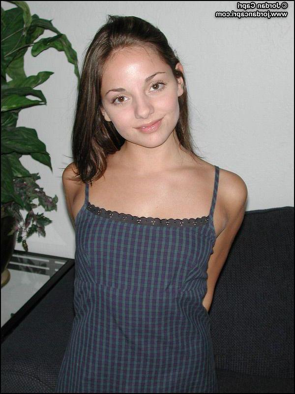 20P Pictures of Jordan Capri spreading her legs and pussy lips for you