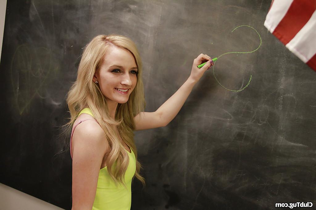 16P Sweet blondie with cute smile undressing and exposing her goods