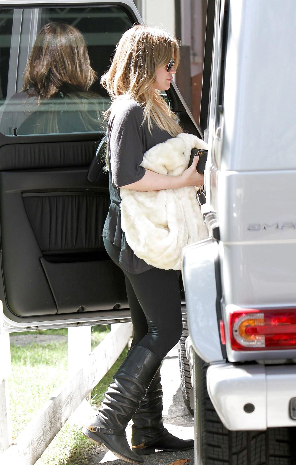 7P Hilary Duff - booty in tights leaving yoga in Hollywood