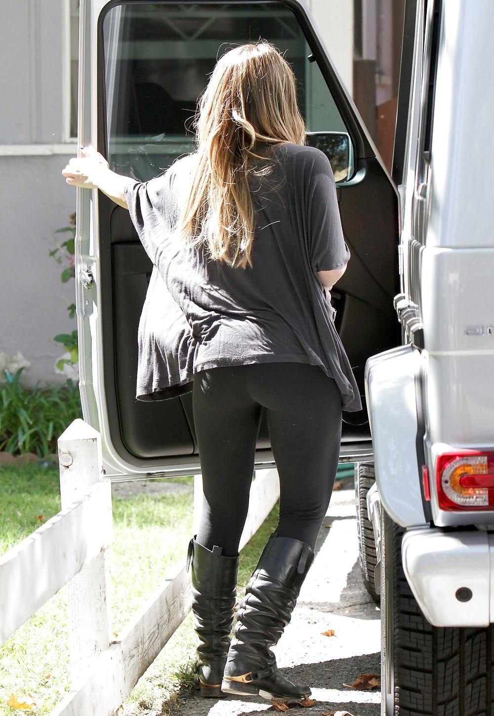 7P Hilary Duff - booty in tights leaving yoga in Hollywood