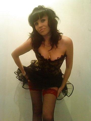 25P Nylon - upskirt - leg 21