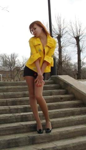 25P Nylon - upskirt - leg 21