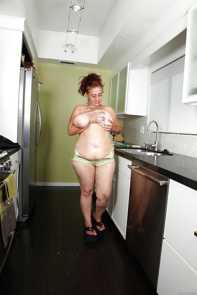 16P Lustful mature with fatty curves makes some wet action in the kitchen