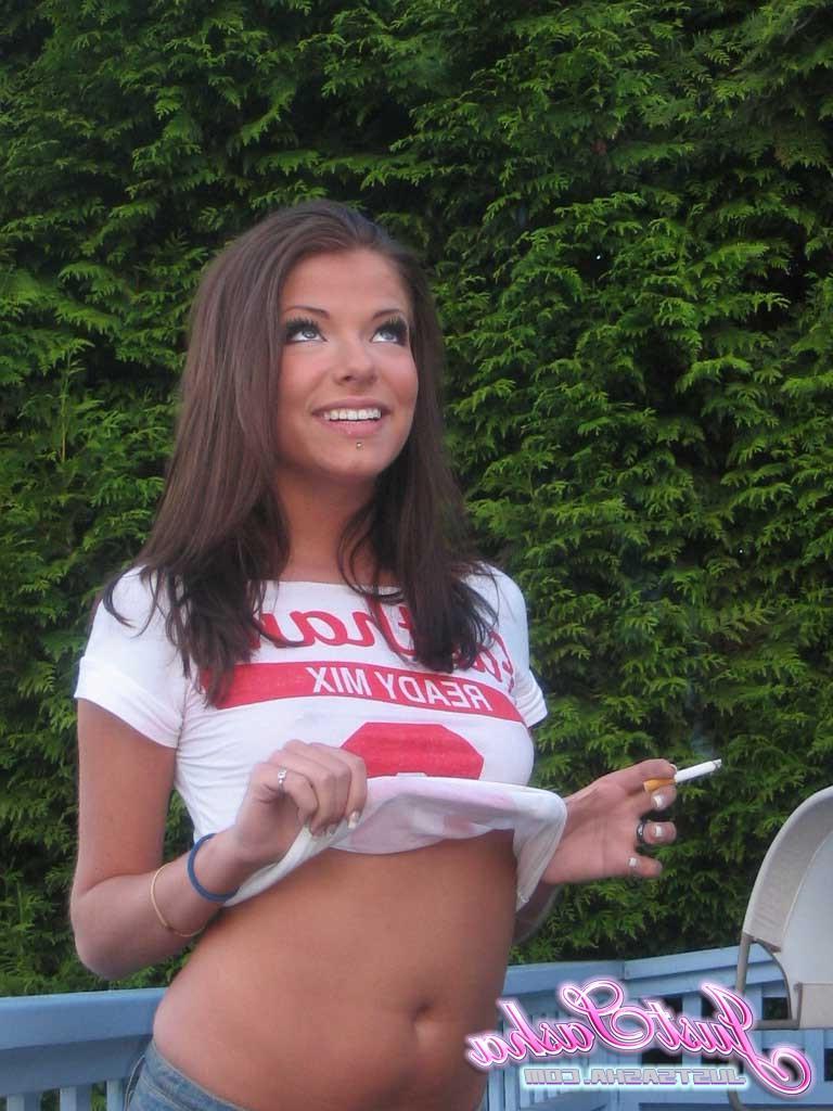 20P Pictures of Just Sasha smoking and flashing outside