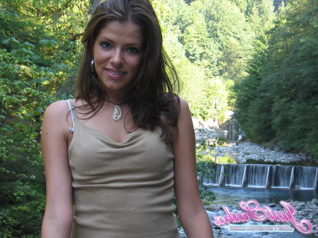 20P Pictures of teen Just Sasha flashing outside