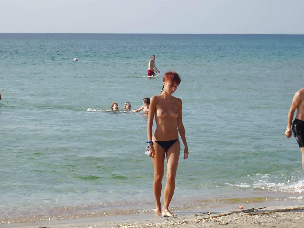 20P Naked beach 157.