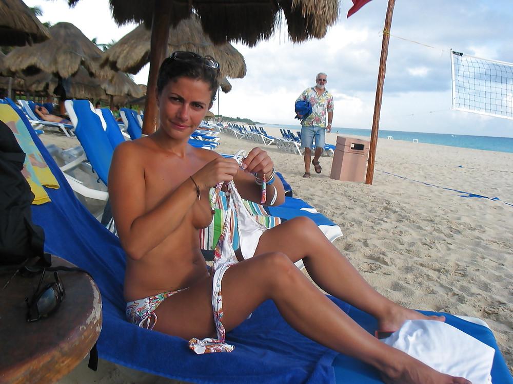 20P Naked beach 157.