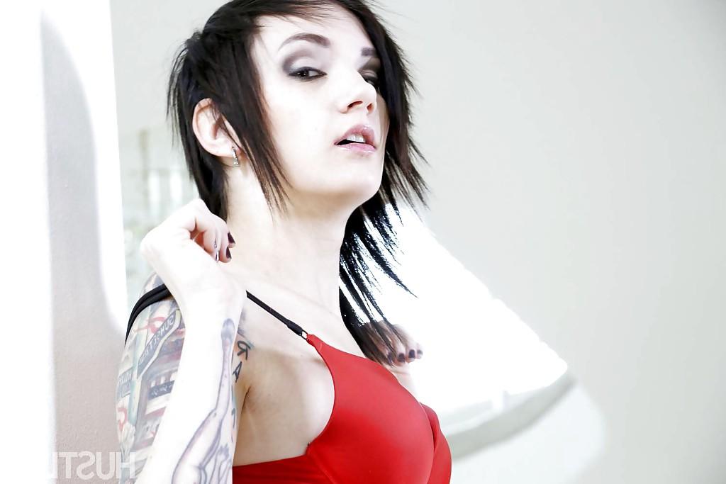 16P Punky pornstar Nikki Hearts baring her heavily inked torso and legs