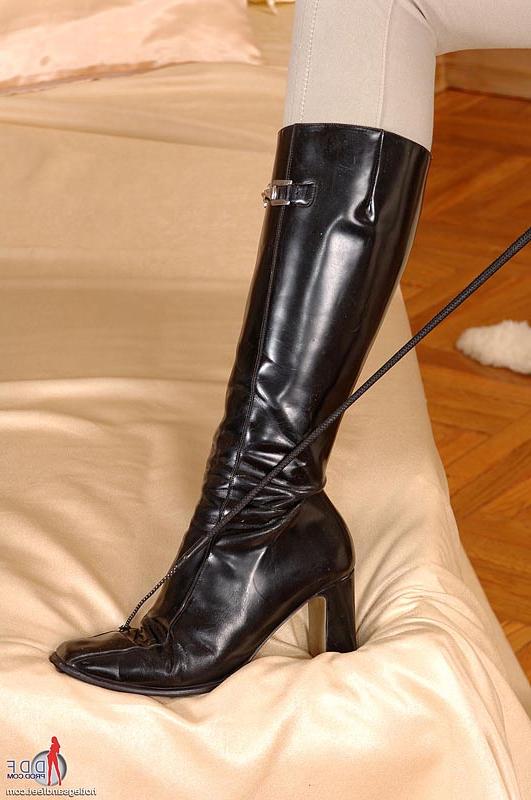 11P Zafira removes boots for foot worship before giving blowjob and footjob