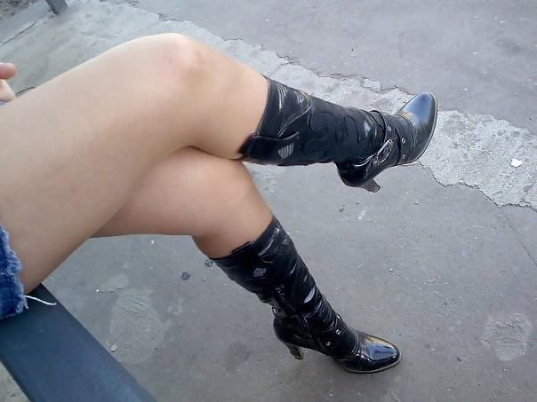 25P Nylon - upskirt - leg 17