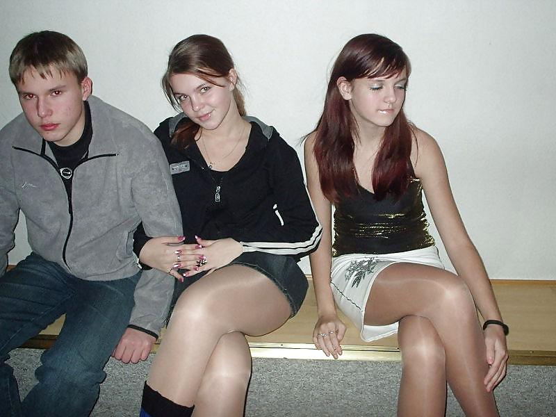 25P Nylon - upskirt - leg 17
