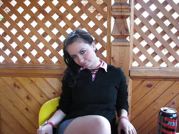 25P Nylon - upskirt - leg 17