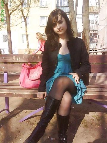 25P Nylon - upskirt - leg 17