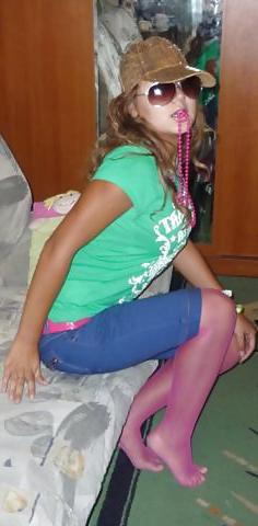 25P Nylon - upskirt - leg 17
