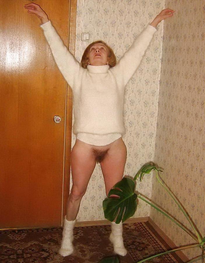 19P Mature woman shows herself.