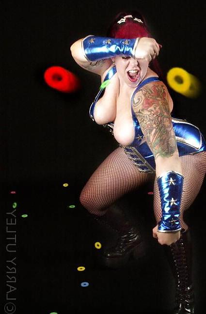 25P Curvaceous girls in leather, costumes & fetish clothing
