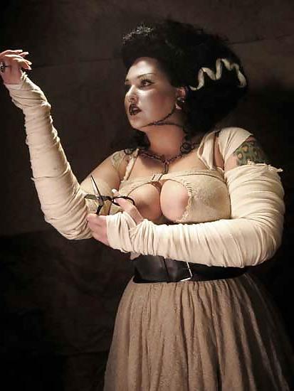 25P Curvaceous girls in leather, costumes & fetish clothing