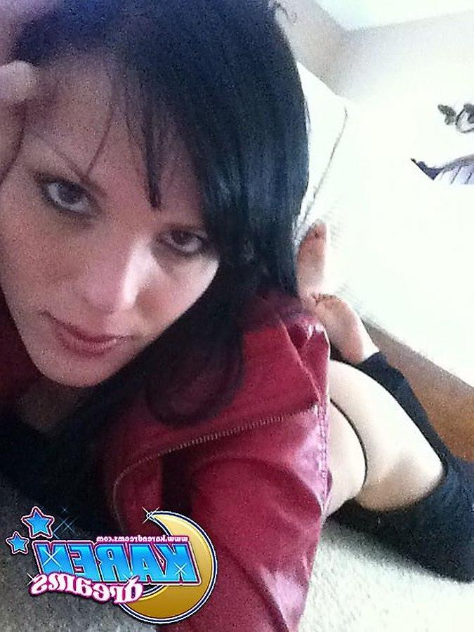 20P Pictures of Karen Dreams shooting some pics of her hot tits