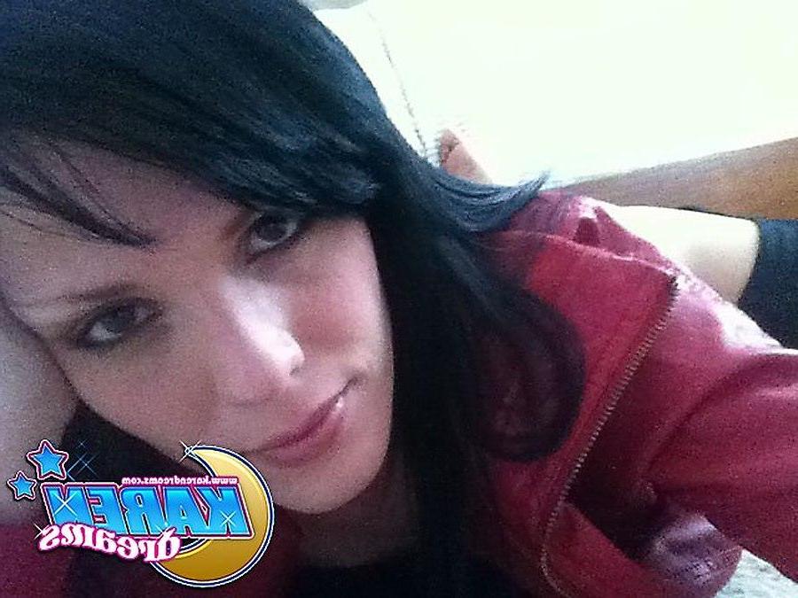 20P Pictures of Karen Dreams shooting some pics of her hot tits