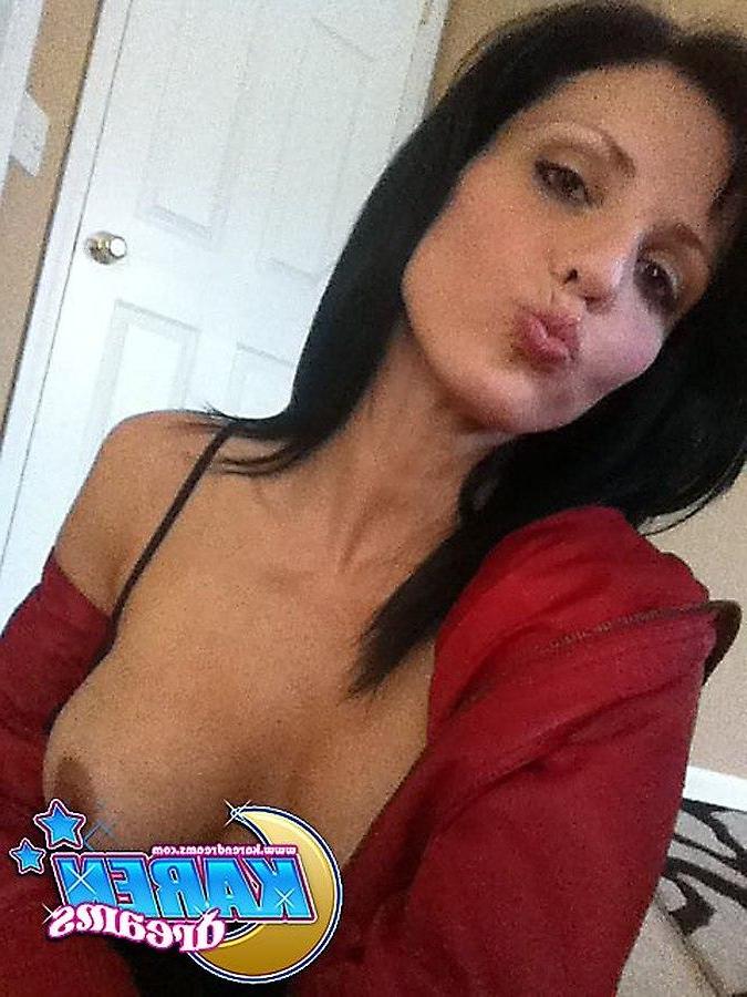 20P Pictures of Karen Dreams shooting some pics of her hot tits