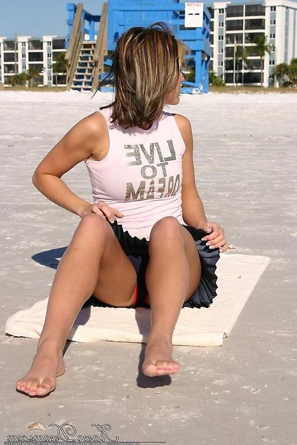 20P Pictures of Karen Dreams showing off her sexy legs on a beach