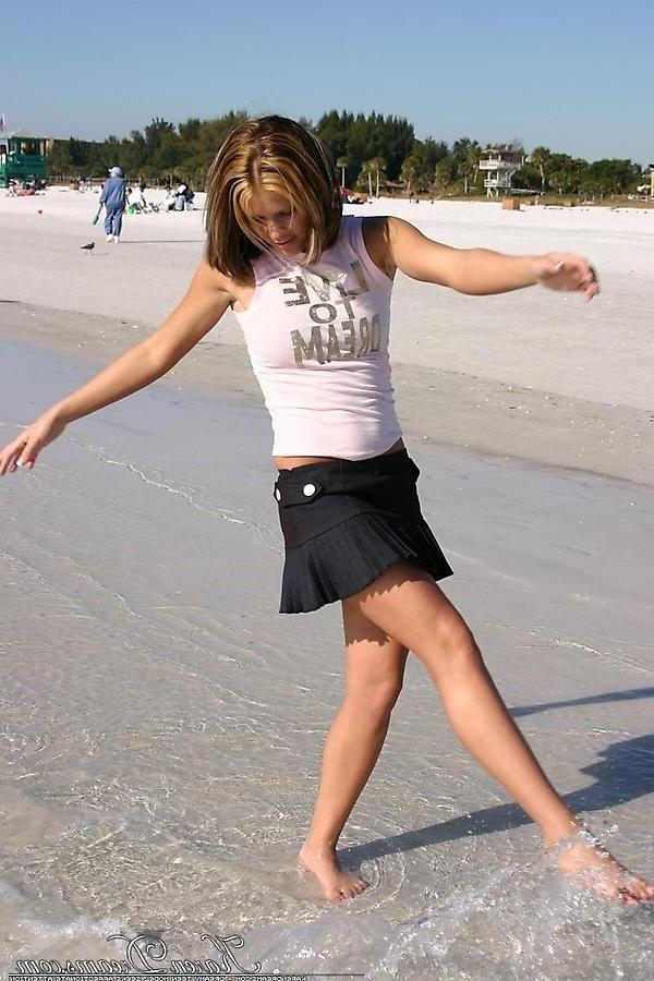 20P Pictures of Karen Dreams showing off her sexy legs on a beach