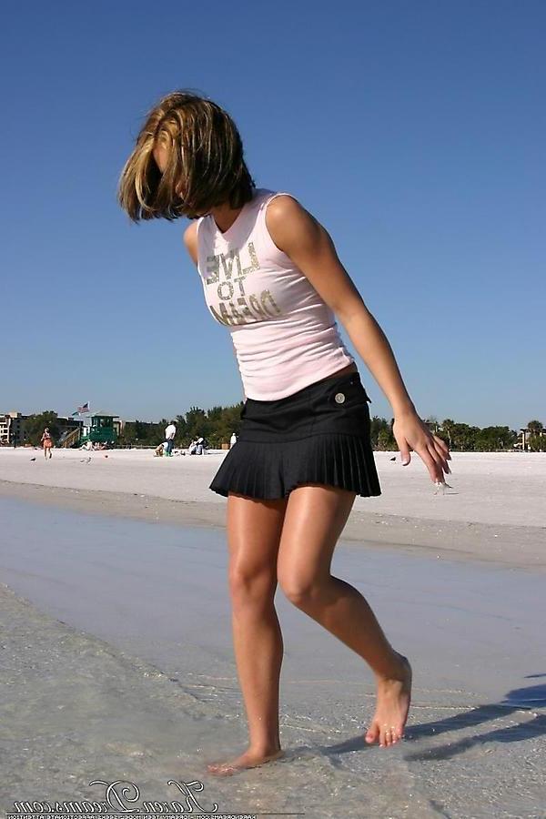 20P Pictures of Karen Dreams showing off her sexy legs on a beach