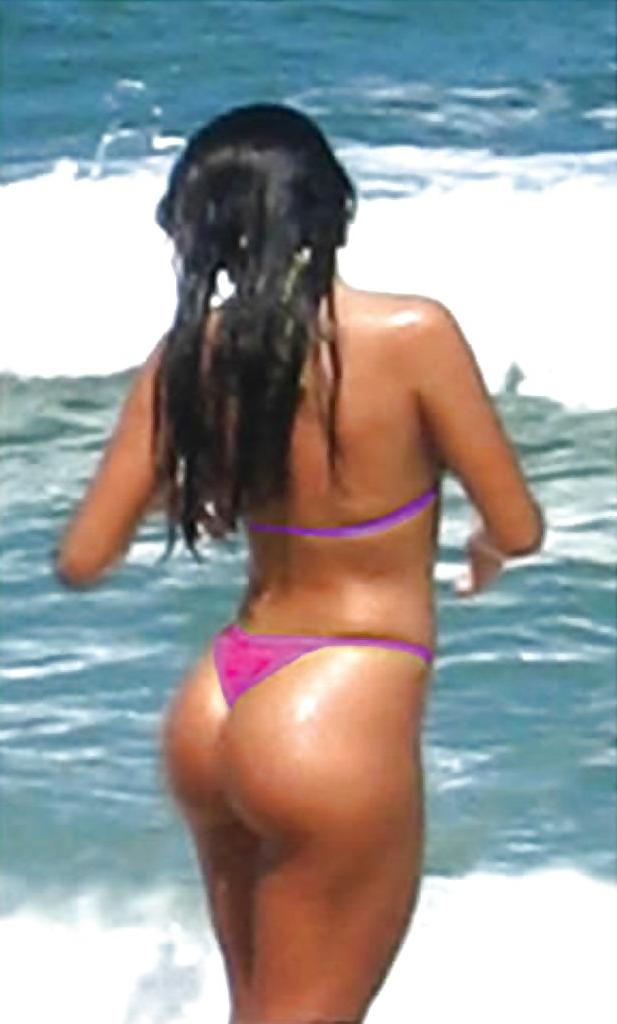 25P Bundas na Praia (Butts on the Beach)