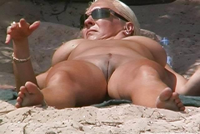 25P Mature Beach Nudists